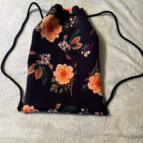 Tiangl Cinch Drawstring Backpack - Picture 1 of 8